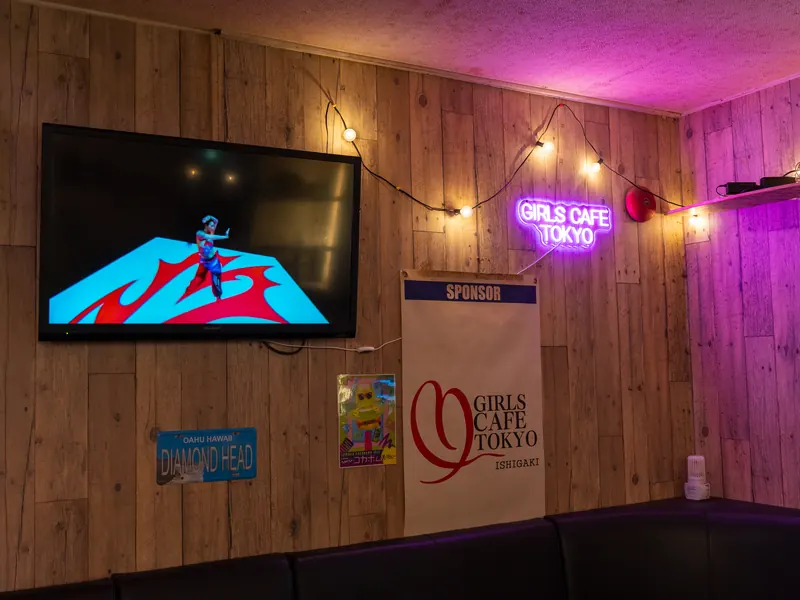 「GIRLS CAFE TOKYO」のネオン